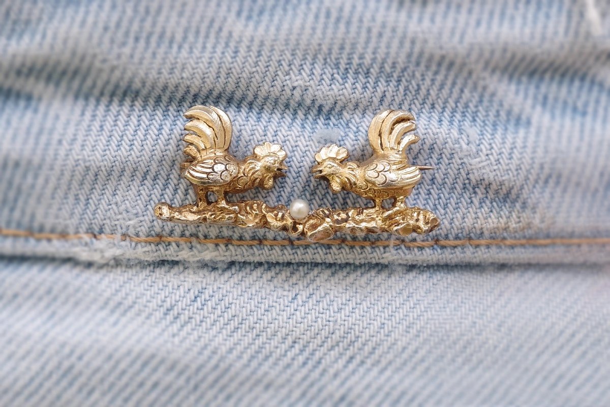 Victorian Rooster Brooch In Gilt Silver, Natural Pearl, Representing An Egg, Roosters Fighting-photo-1