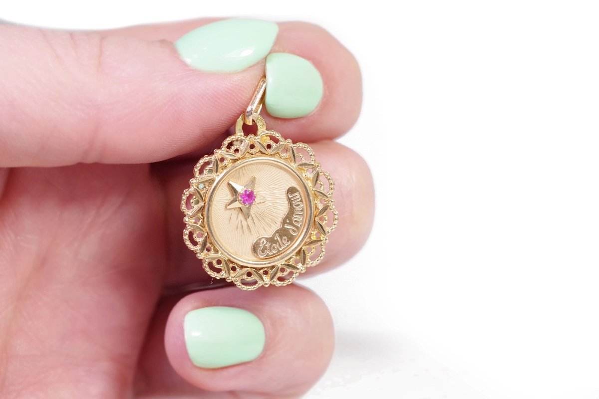 étoile d'Amour Medal In 18 Karat Rose Gold, Love Star Pendant, Sentimental Pendant Medal-photo-2