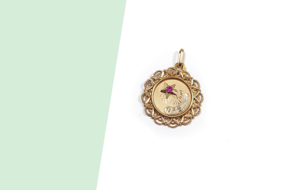 étoile d'Amour Medal In 18 Karat Rose Gold, Love Star Pendant, Sentimental Pendant Medal-photo-2