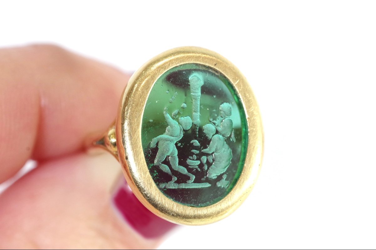 Antique Green Intaglio Ring In 18k Gold, Victorian Ring, Green Intaglio, Glass, Antique Jewel-photo-4