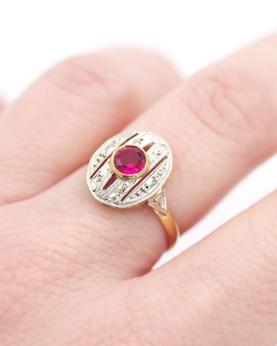 Oval Art Deco Ring In 18 Karat Gold And Platinum, Synthetic Ruby, Art Deco Jewelry-photo-1