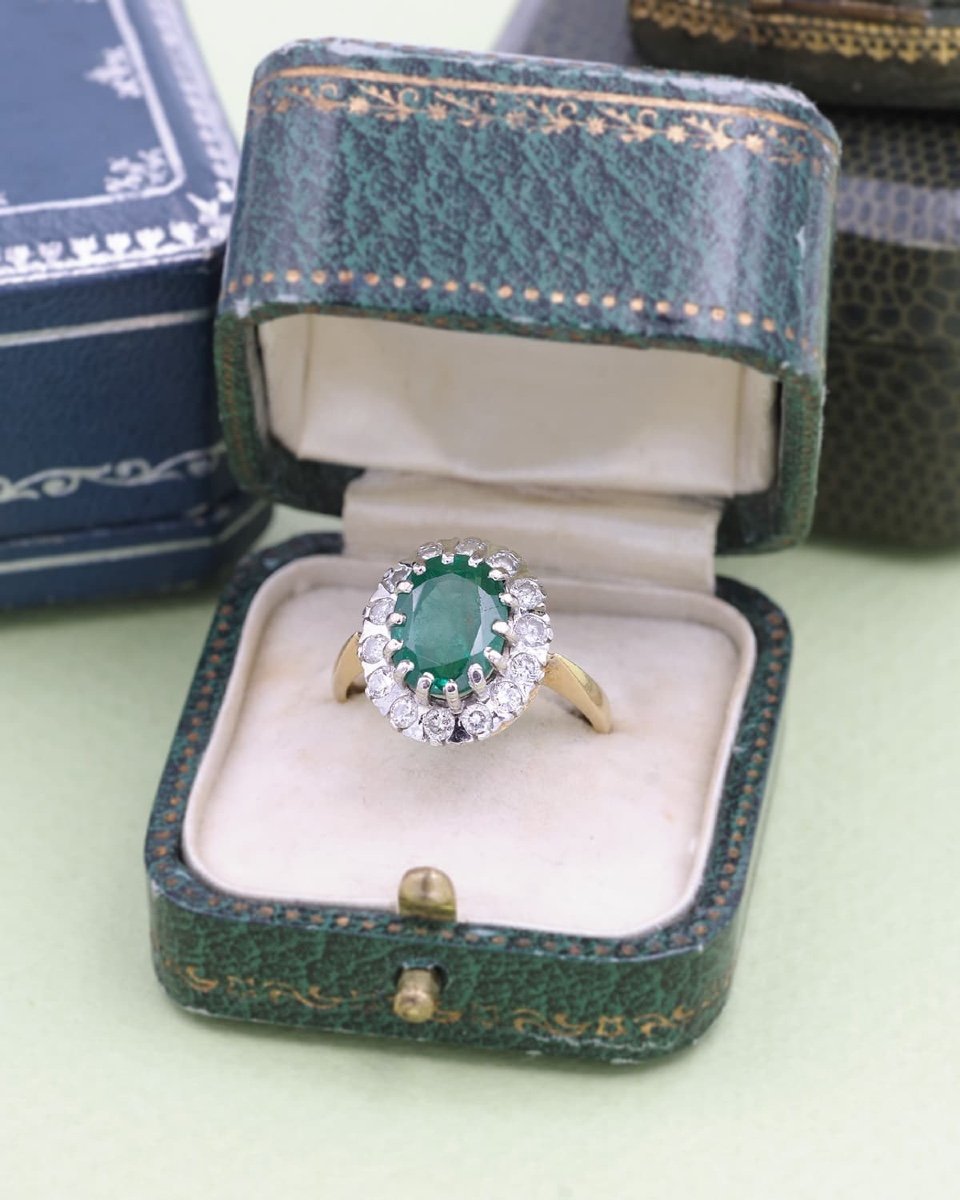 Emerald Cluster Ring 2.61 Cts In 18 Karat Gold, Brilliant Cut Diamonds, Vintage, Zambia-photo-2