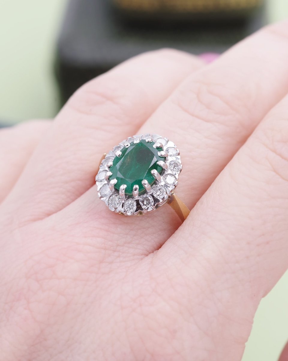 Emerald Cluster Ring 2.61 Cts In 18 Karat Gold, Brilliant Cut Diamonds, Vintage, Zambia-photo-3