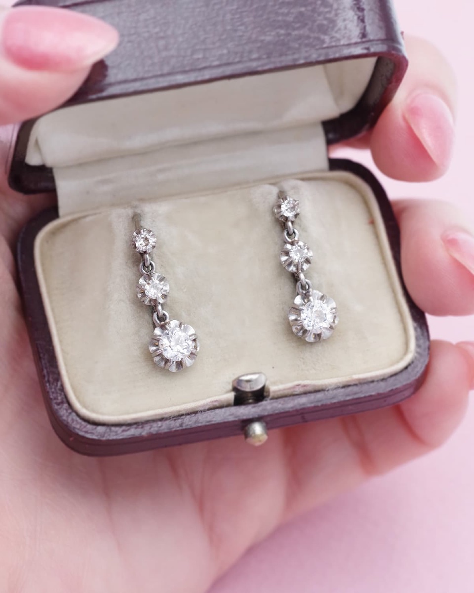 Antique Three Diamonds Earrings 0.72 Ct In 18k Gold And Platine, Antique Earrings-photo-2