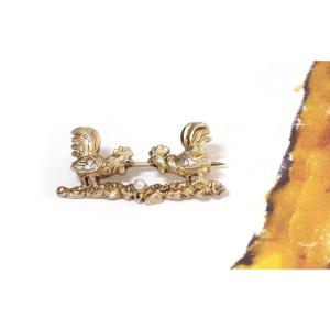 Victorian Rooster Brooch In Gilt Silver, Natural Pearl, Representing An Egg, Roosters Fighting