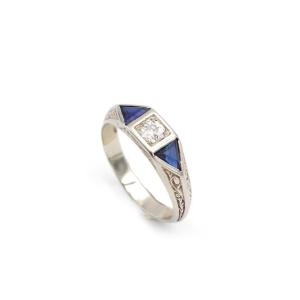 Edwardian Ring For Men In 18k White Gold, Sapphire And Diamond, Early 20th Century, 0.30 Ct