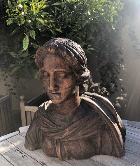 Bust Of A Woman In Carved Wood, Late 17th, Early 18th Century