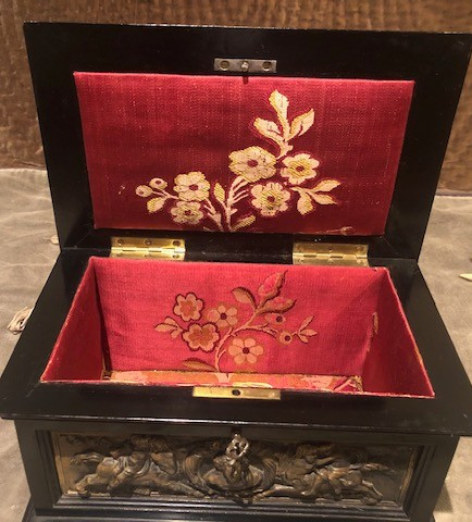 19th C Wooden Box With Embossed Metal Plates-photo-4