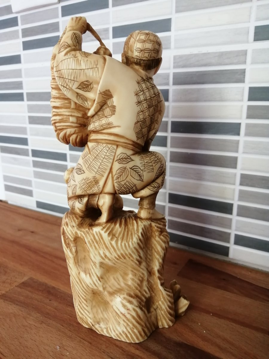 Ivory Sculpture Man With Fruit Basket-photo-2