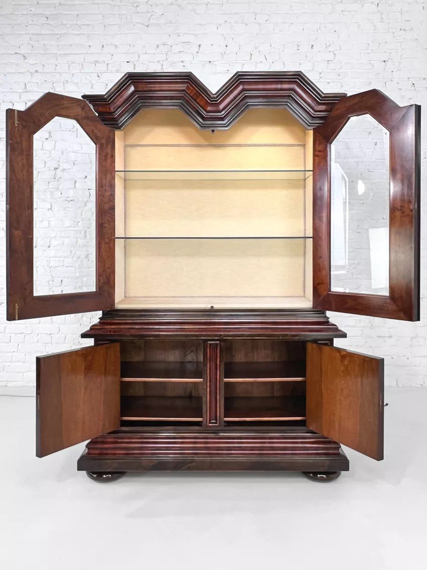 Baroque Style Backlit Display Cabinet In Wood, Glass And Velvet-photo-2