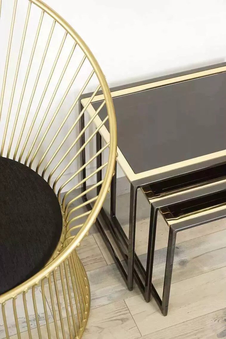 70s Nesting Side Tables In Black Lacquered And Gold Plated Metal -photo-5