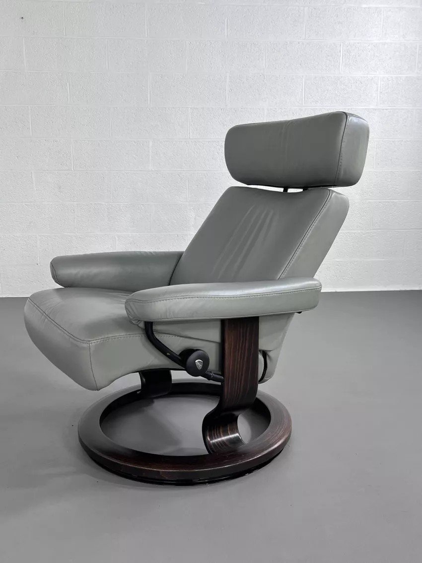 Fauteuil Relax Et Son Repose -pieds En Bois Et Cuir Collection Orion Pour Stressless Ekornes-photo-2