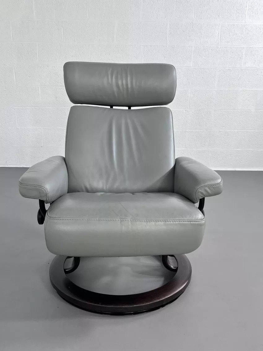 Fauteuil Relax Et Son Repose -pieds En Bois Et Cuir Collection Orion Pour Stressless Ekornes-photo-3