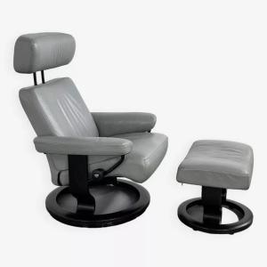 Fauteuil Relax Et Son Repose -pieds En Bois Et Cuir Collection Orion Pour Stressless Ekornes