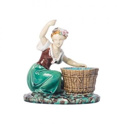 Majolica - Minton `` Washerwoman '' Modeled By Albert Carrier-belleuse