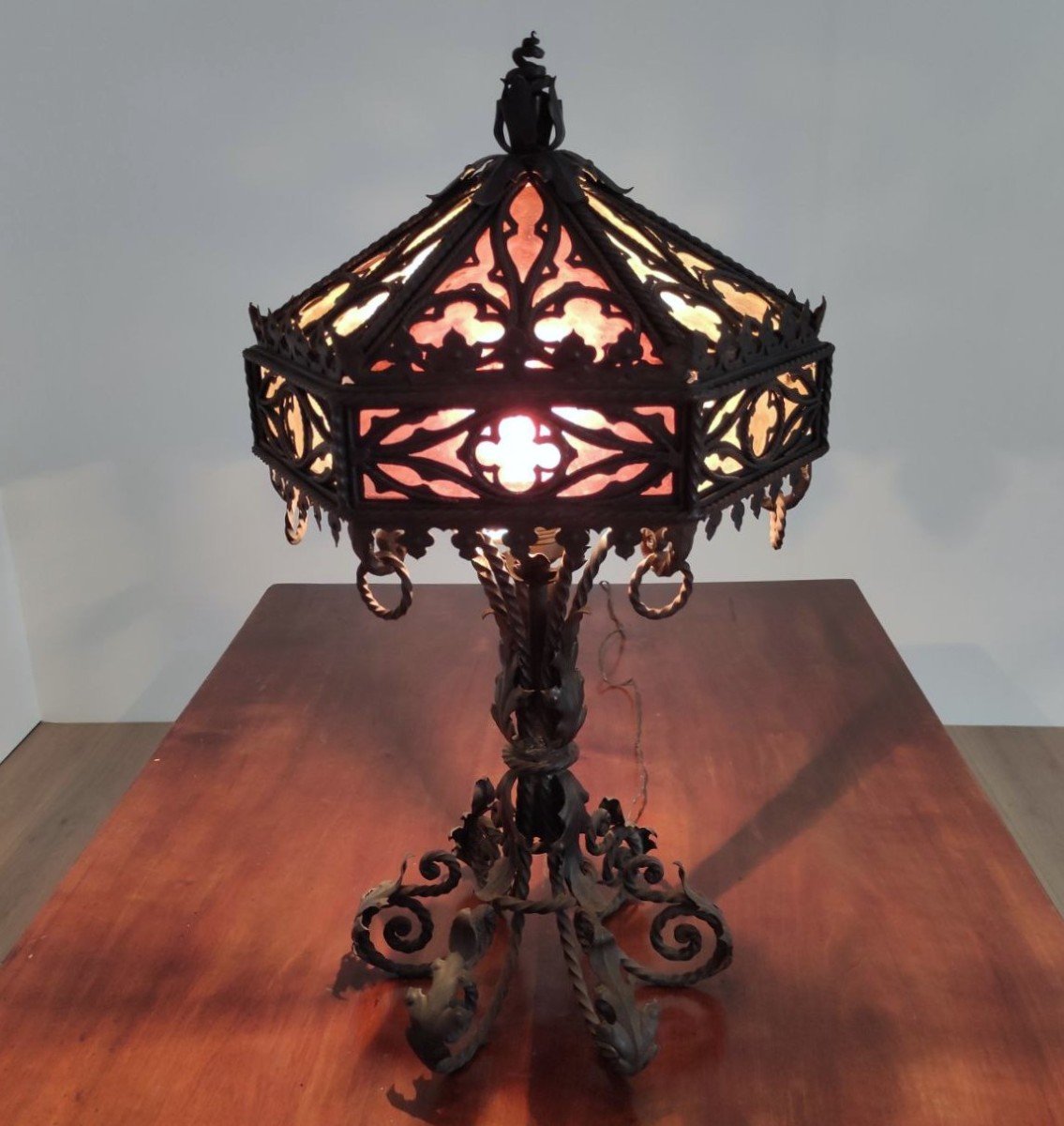 Lampe de table en fer forgé, début des années 1900