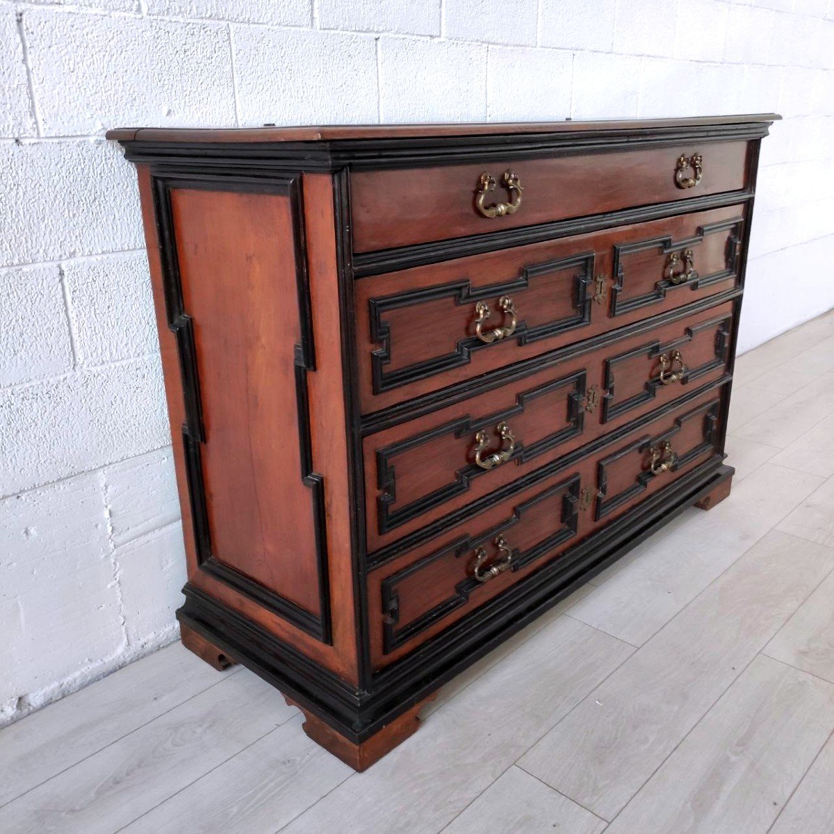 Emilian Walnut Chest Of Drawers, Early 18th Century.-photo-2