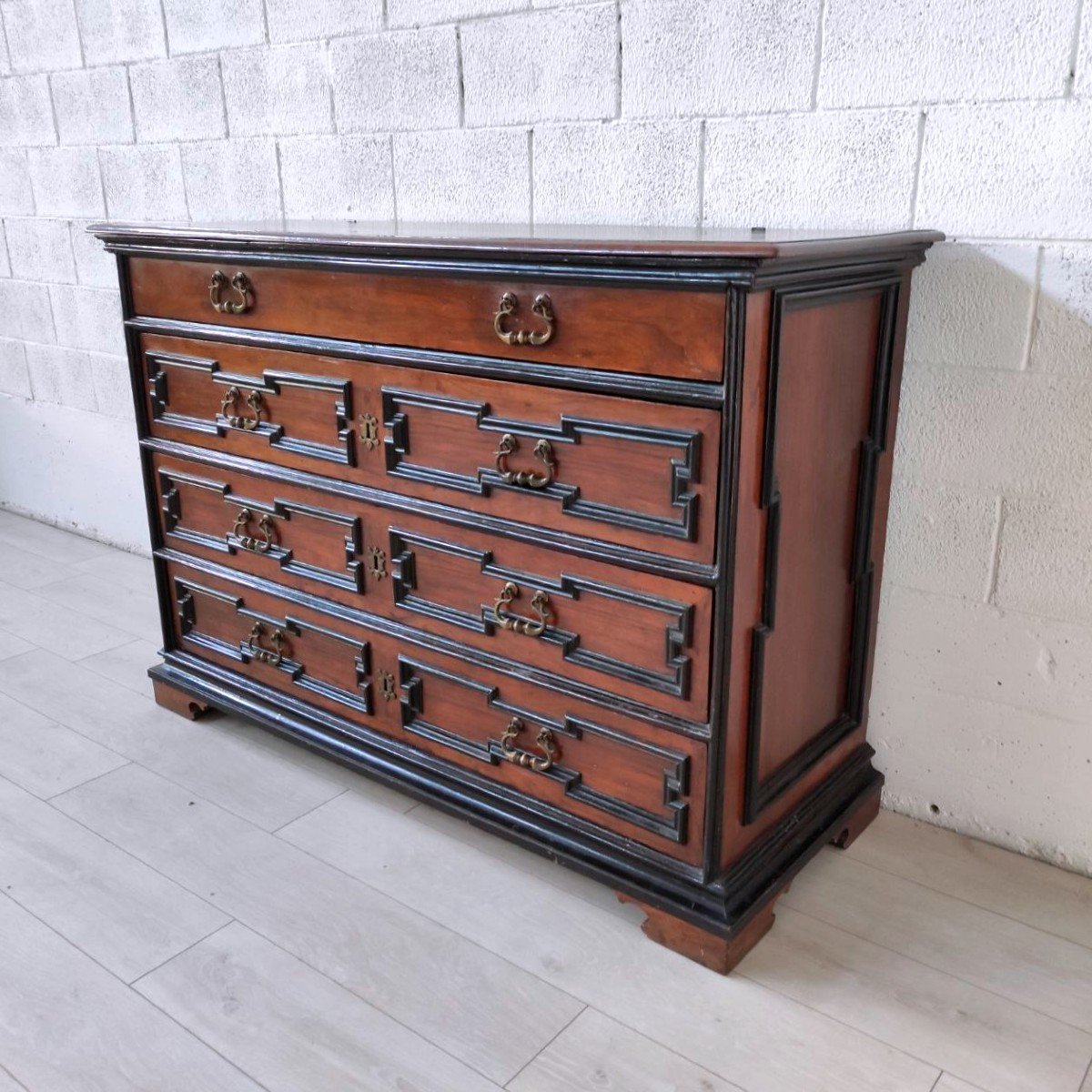 Emilian Walnut Chest Of Drawers, Early 18th Century.-photo-3