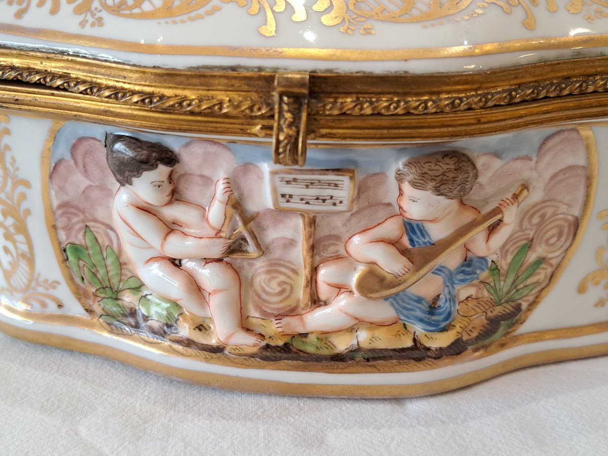 Grand Coffret En Porcelaine Capodimonte Fin XIXème Décor De Putti-photo-1