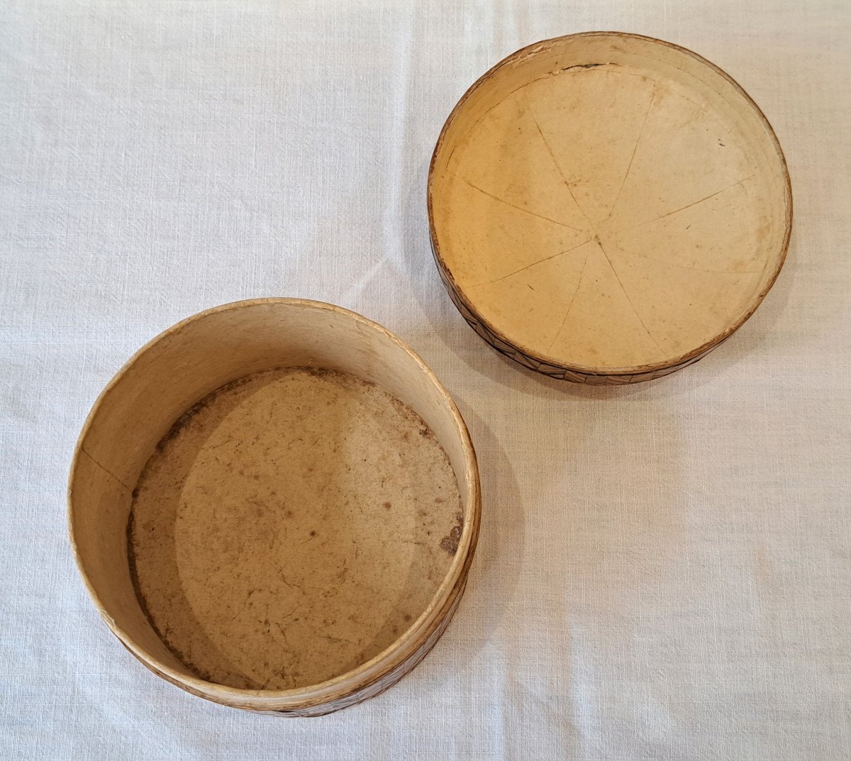 18th Century Large Round Box In Straw Marquetry -photo-3