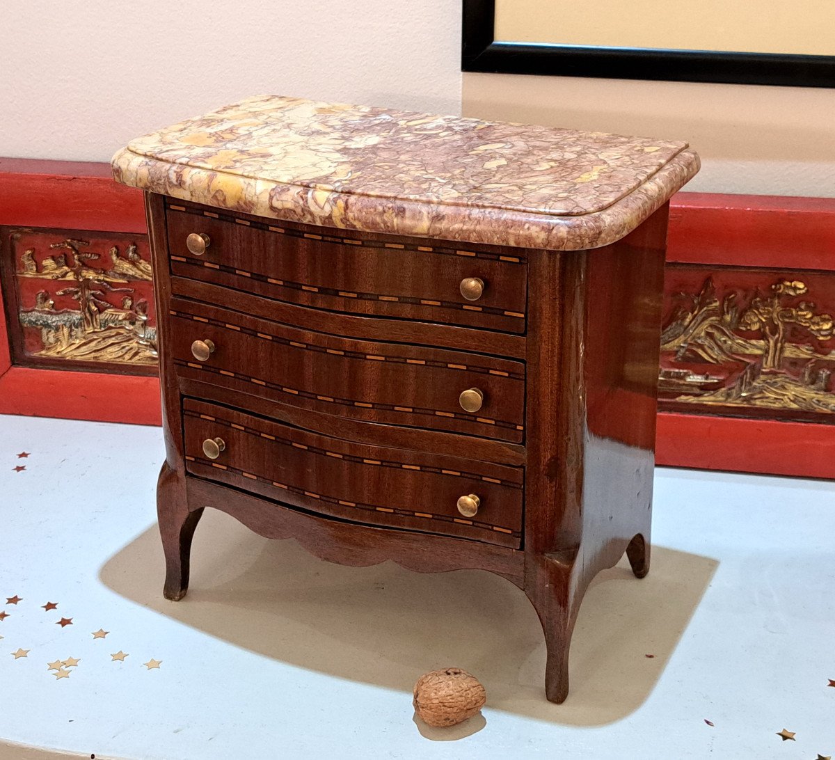 Commode Miniature Travail De Maîtrise En Placage d'Acajou Et Marqueterie