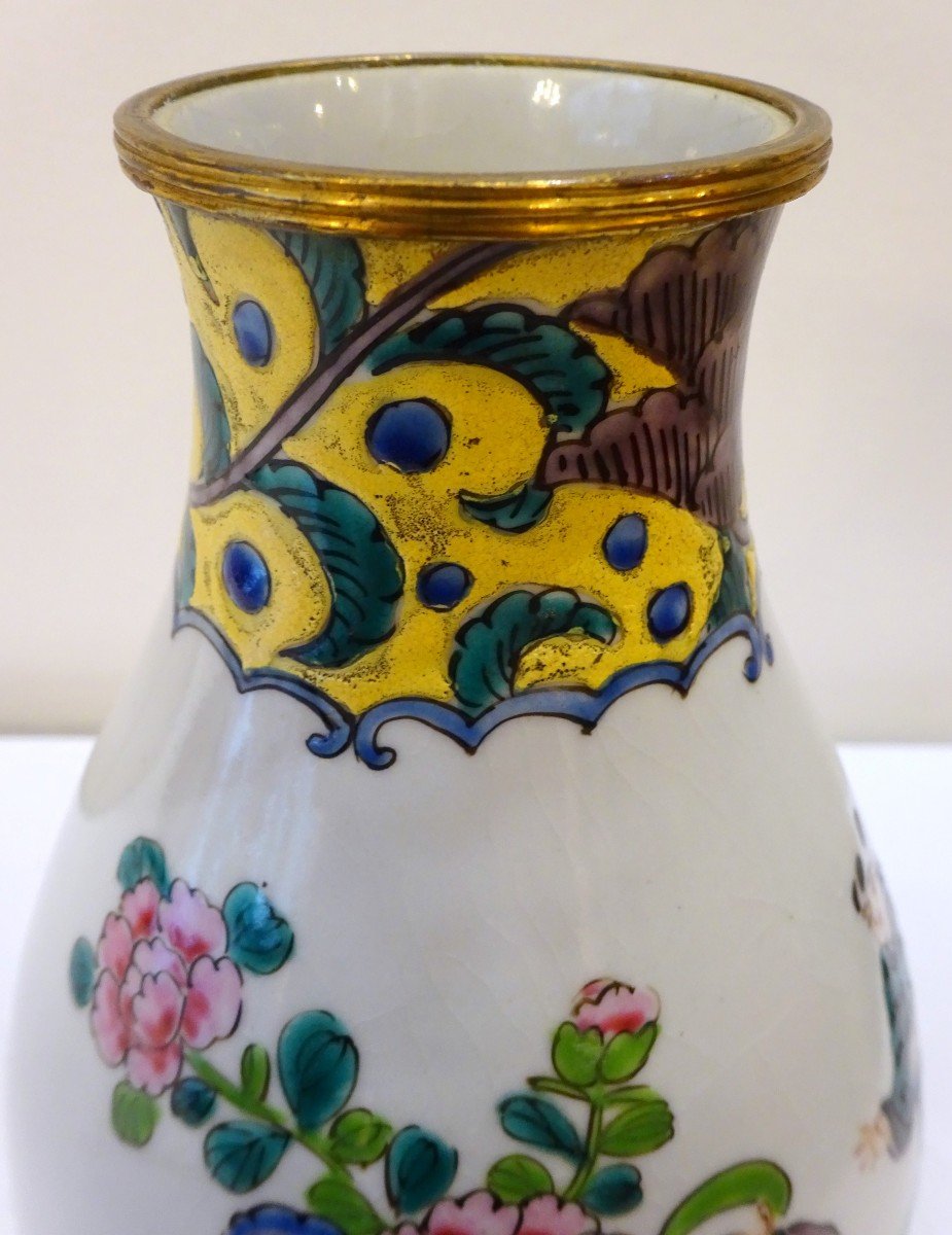 19th Century Japanese Porcelain Vase-photo-2