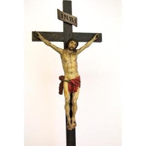 Christ en bois sculpté