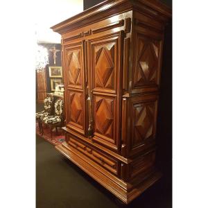 Exceptionnelle Armoire d'Epoque Louis XIII - En Noyer Blond