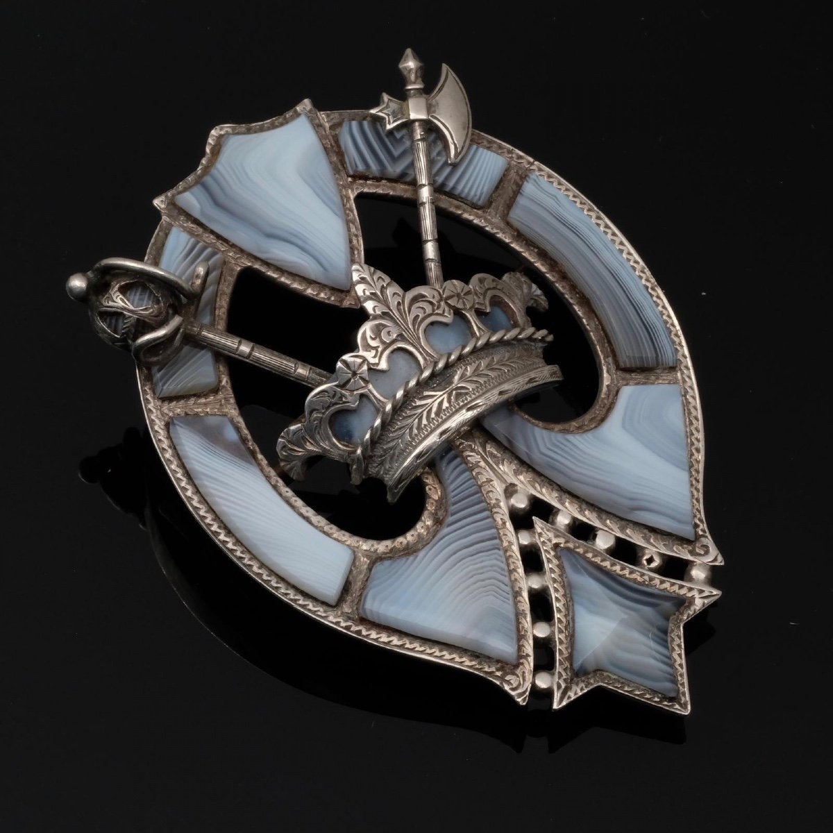 Scottish Brooch With A Crowned Coat Of Arms.