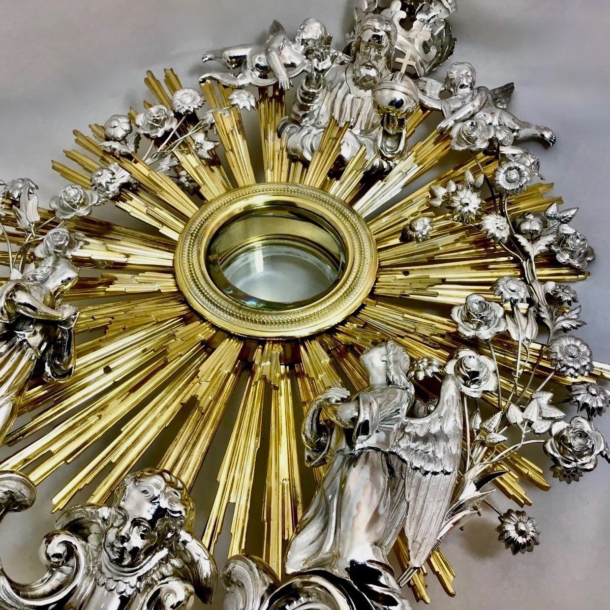 Monstrance With Adoring Angels-photo-3