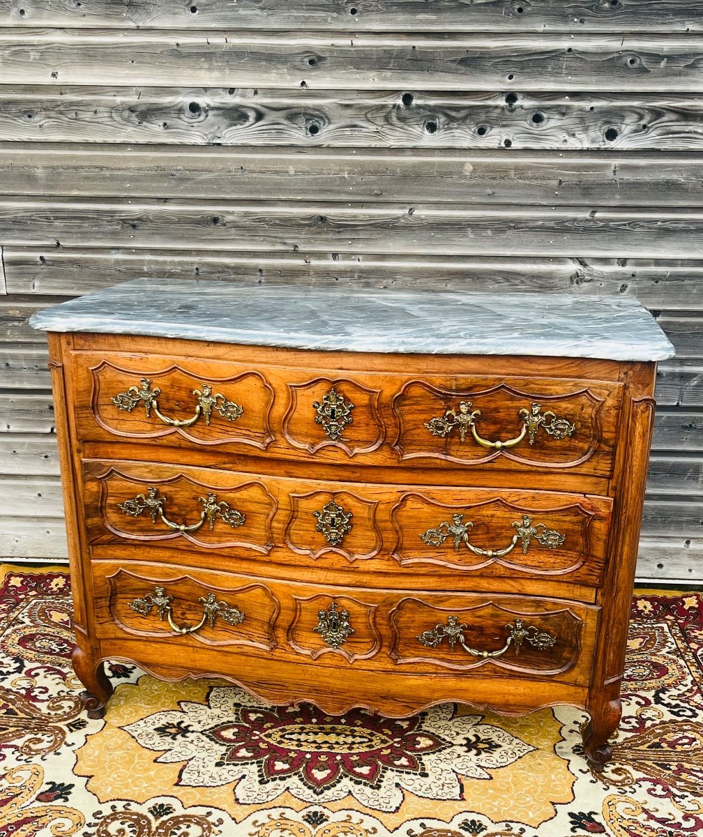 Commode galbée provençale en noyer d’époque louis XV 