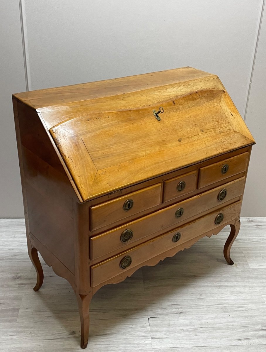 bureau de pente en noyer d’époque Louis XV 