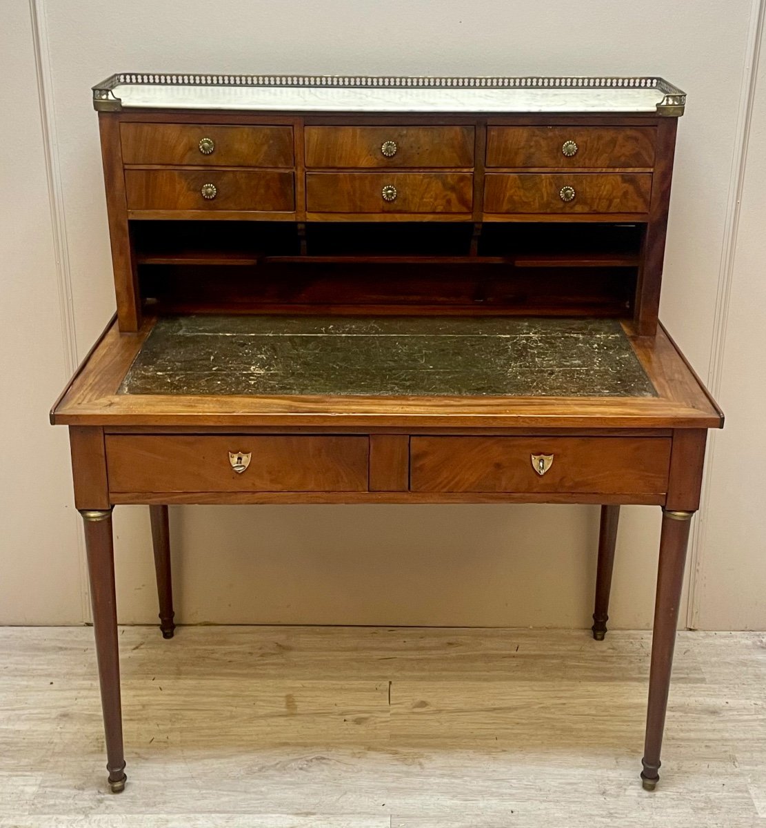 bureau Louis XVI à gradin en acajou d’époque XIX éme 