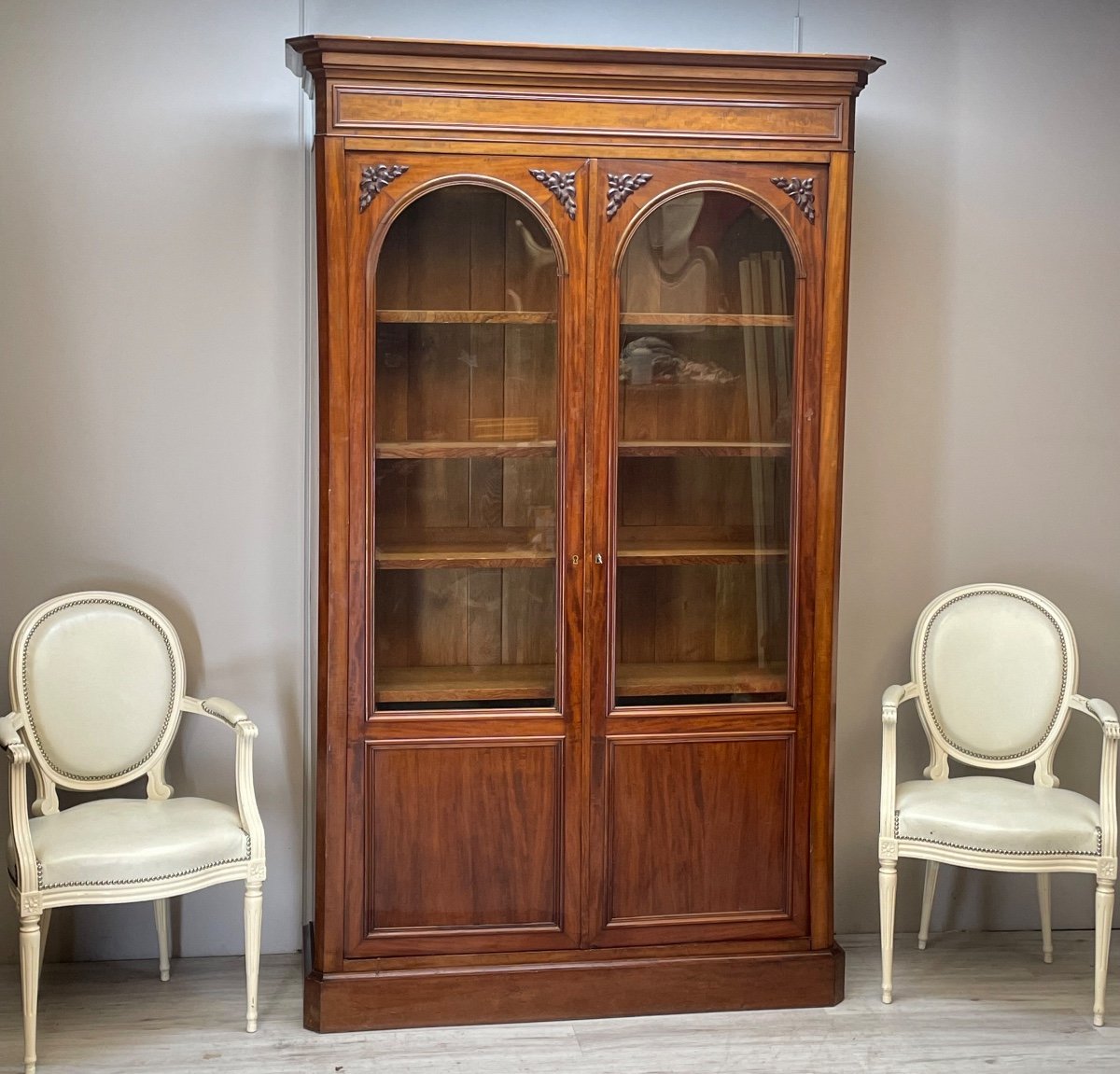 Large 19th Century Flamed Mahogany Bookcase -photo-3