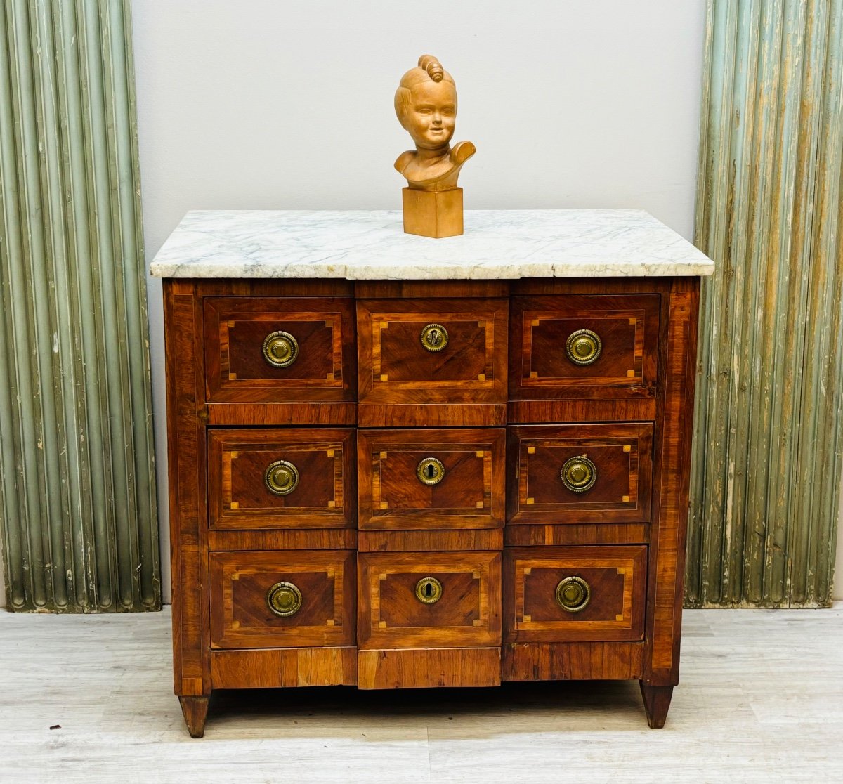 commode à ressaut en marqueterie d’époque louis XVI