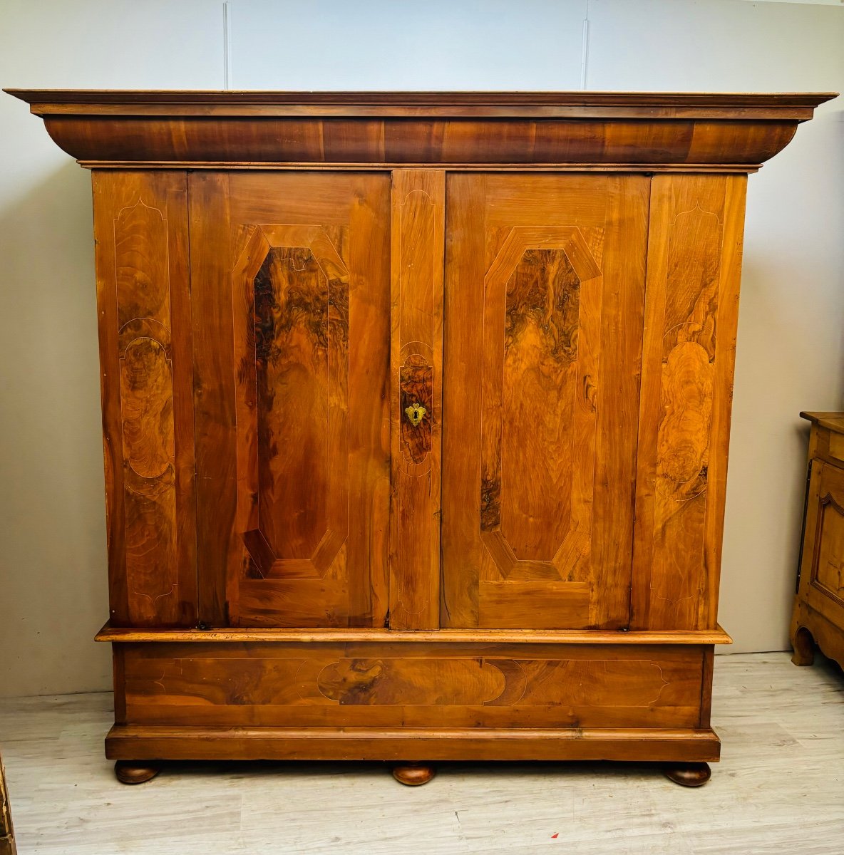 armoire alsacienne en placage d’époque XVII éme 