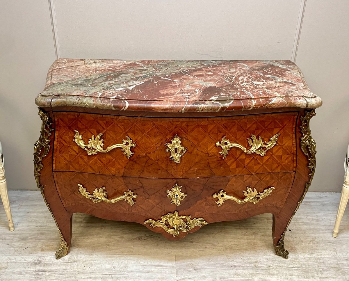 imposante commode galbée Louis XV estampillée fleurs de lys -photo-3