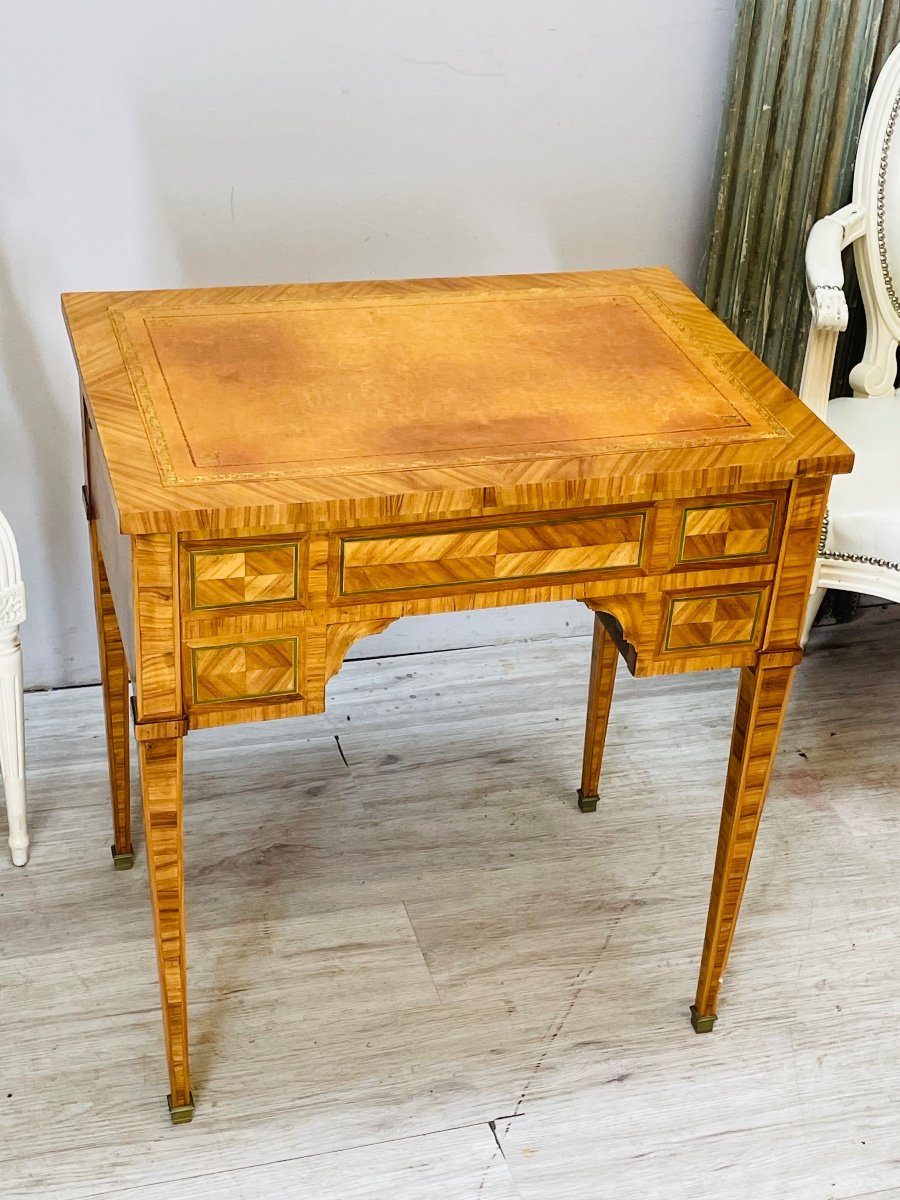 Small Louis XVI Marquetry Desk -photo-2