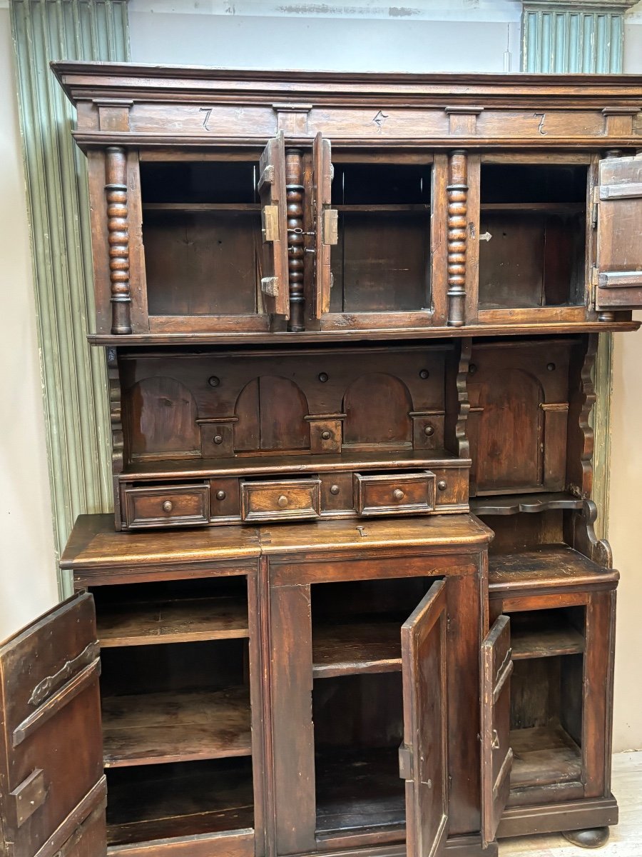 Large And Rare Walnut Buffet From The 17th Century -photo-2