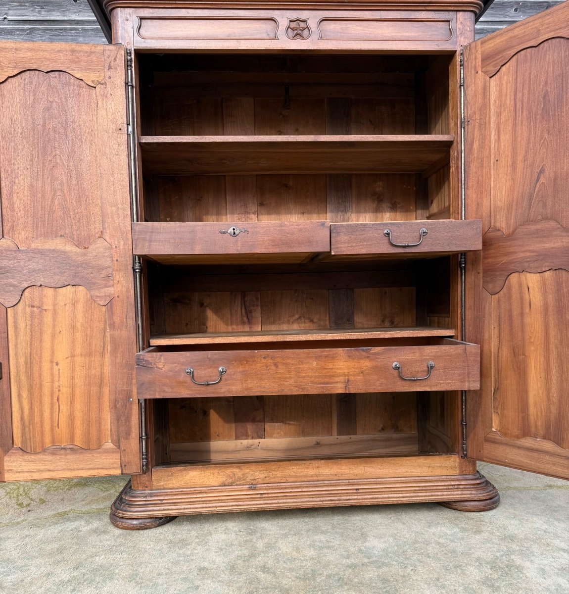 18th Century Burgundy Walnut Cabinet -photo-7