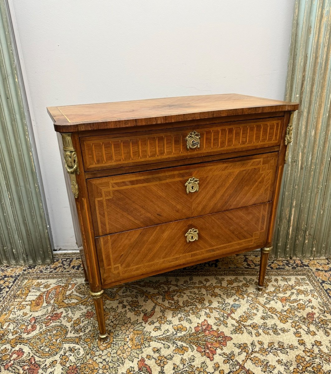 Small Louis XVI Marquetry Chest Of Drawers -photo-4