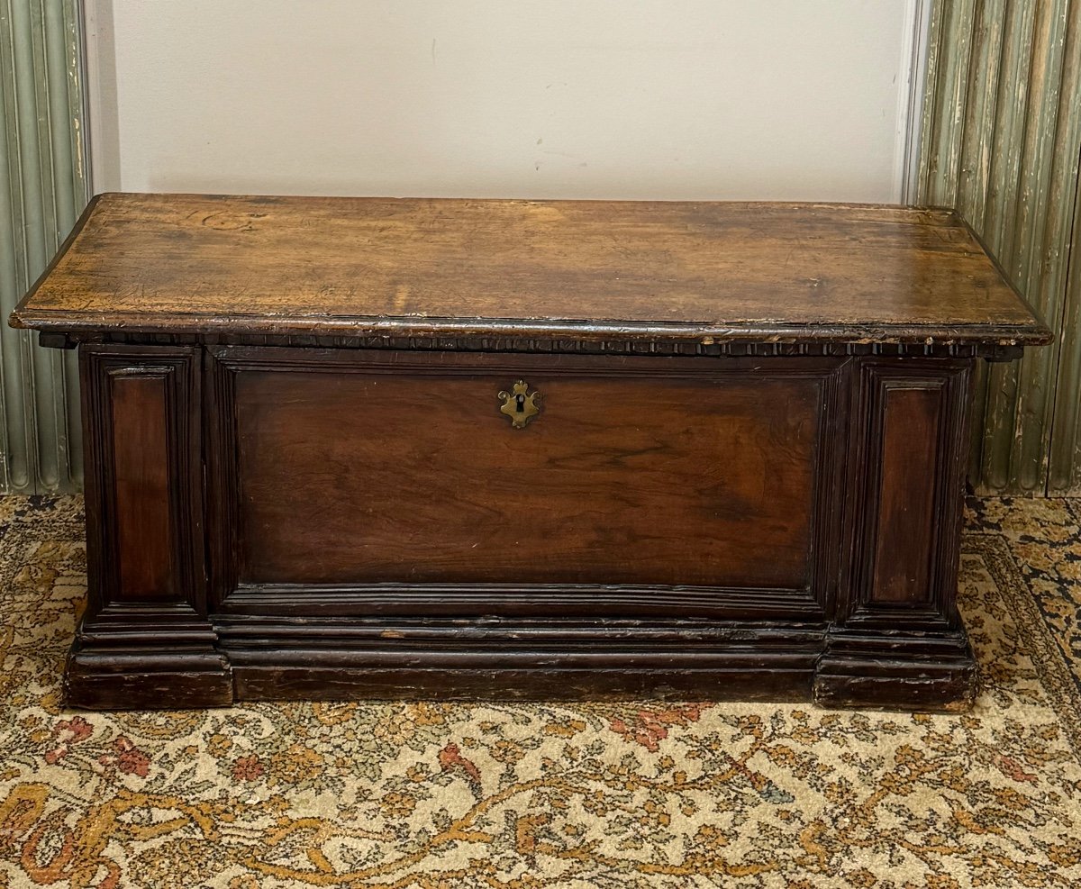 Cassonne Chest In Walnut, Northern Italy, 17th Century -photo-2