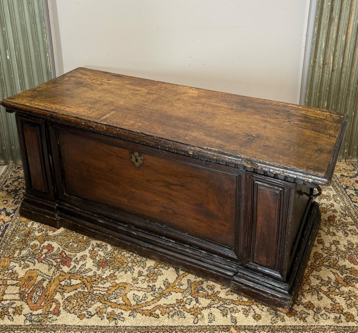 Cassonne Chest In Walnut, Northern Italy, 17th Century -photo-1