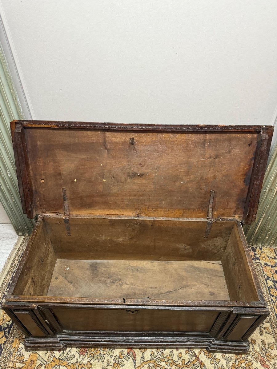 Cassonne Chest In Walnut, Northern Italy, 17th Century -photo-8