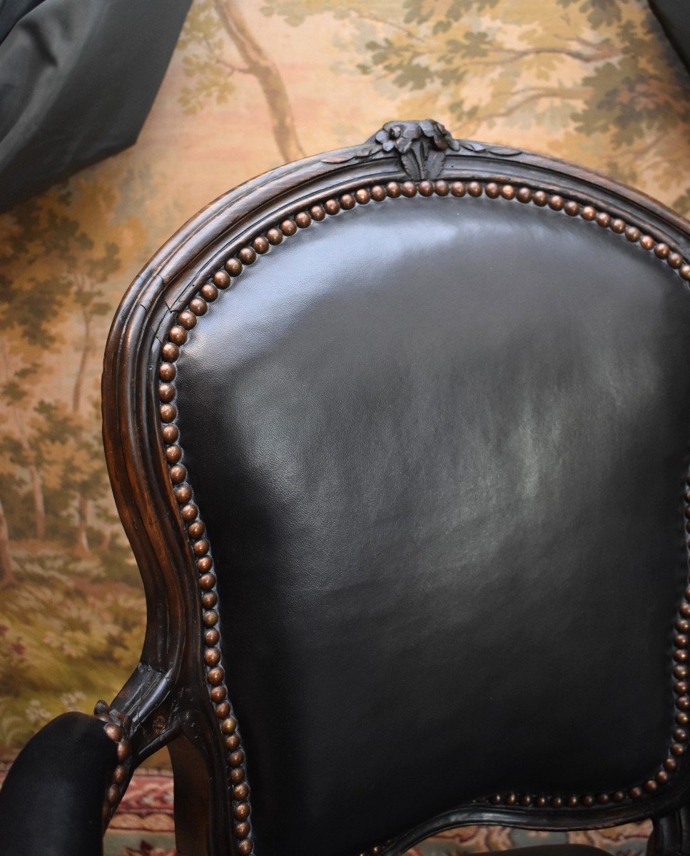 Fauteuil Cabriolet d'époque Louis XV,  Cuir Noir, XVIII ème-photo-7