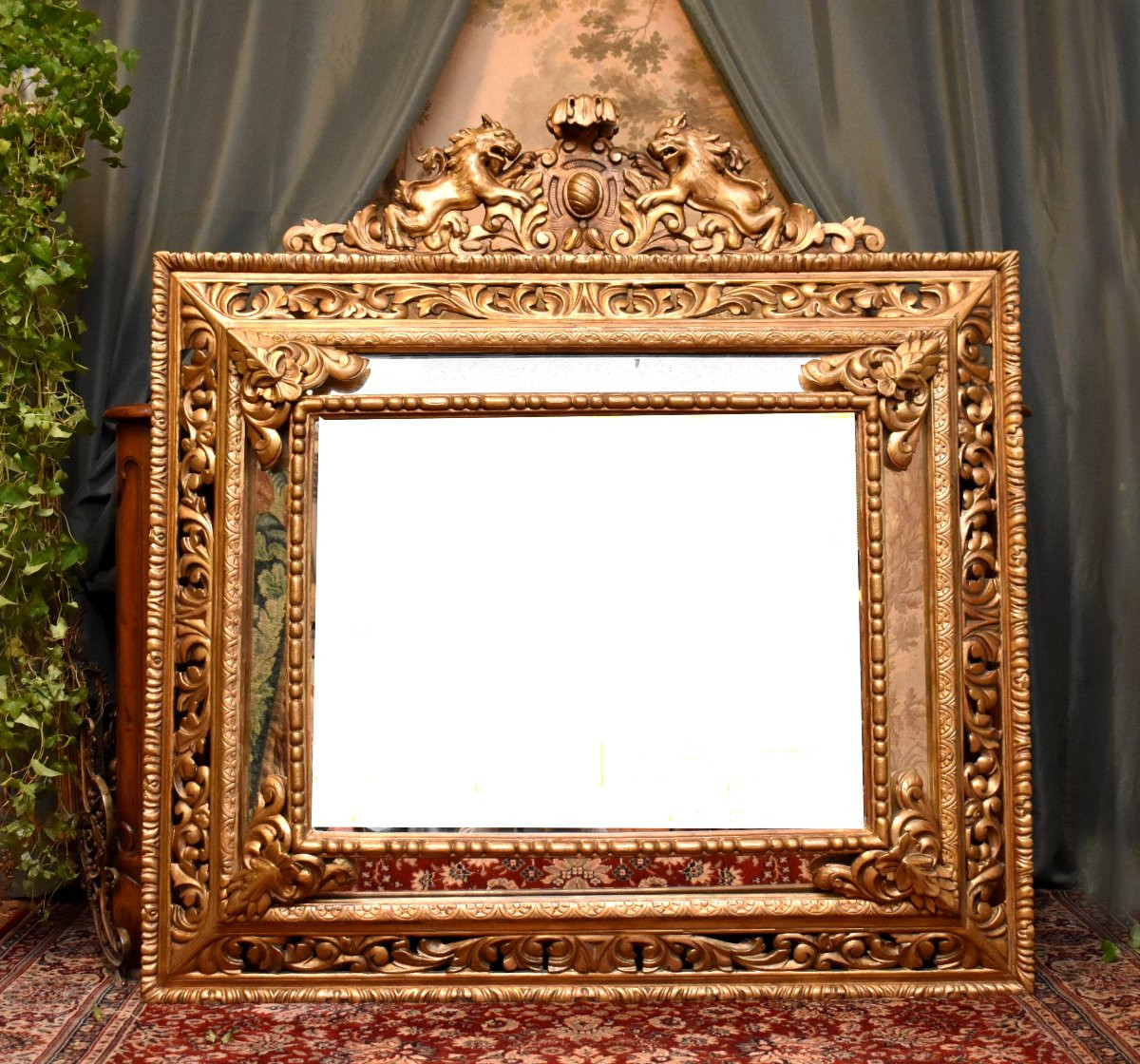 Miroir à Parcloses Horizontal Et Rectangulaire En Bois  Doré, Décor Aux Lions, Epoque XIX ème-photo-3