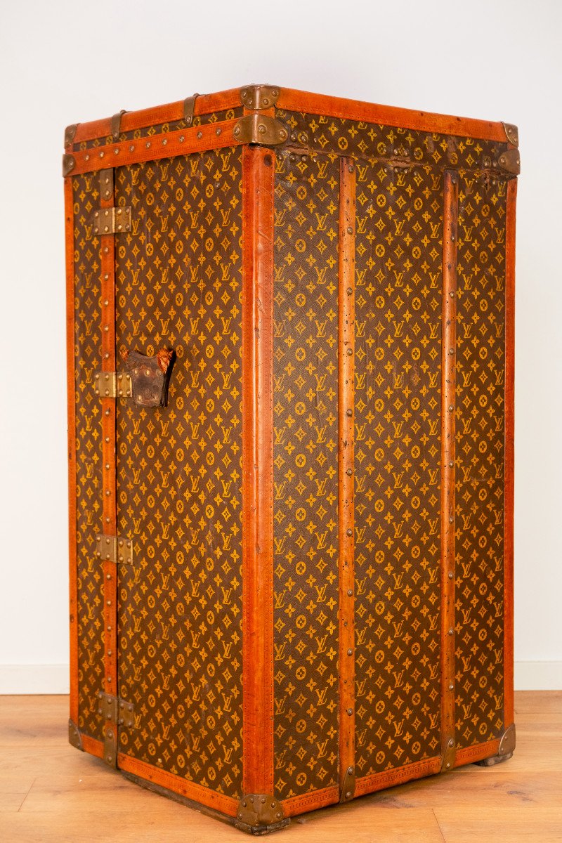 Louis Vuitton. Malle Armoire. Wardrobe. Trunk. 1910-photo-4