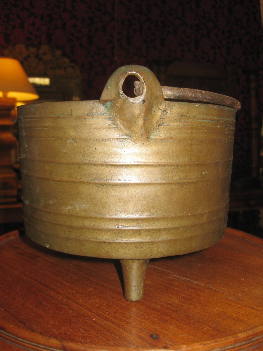 17th Century Bronze Pot.-photo-3