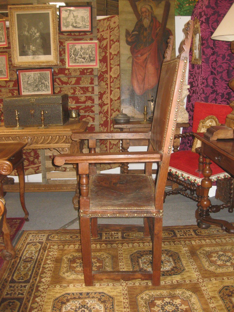 17th Century Spanish Walnut And Leather Armchair.-photo-2