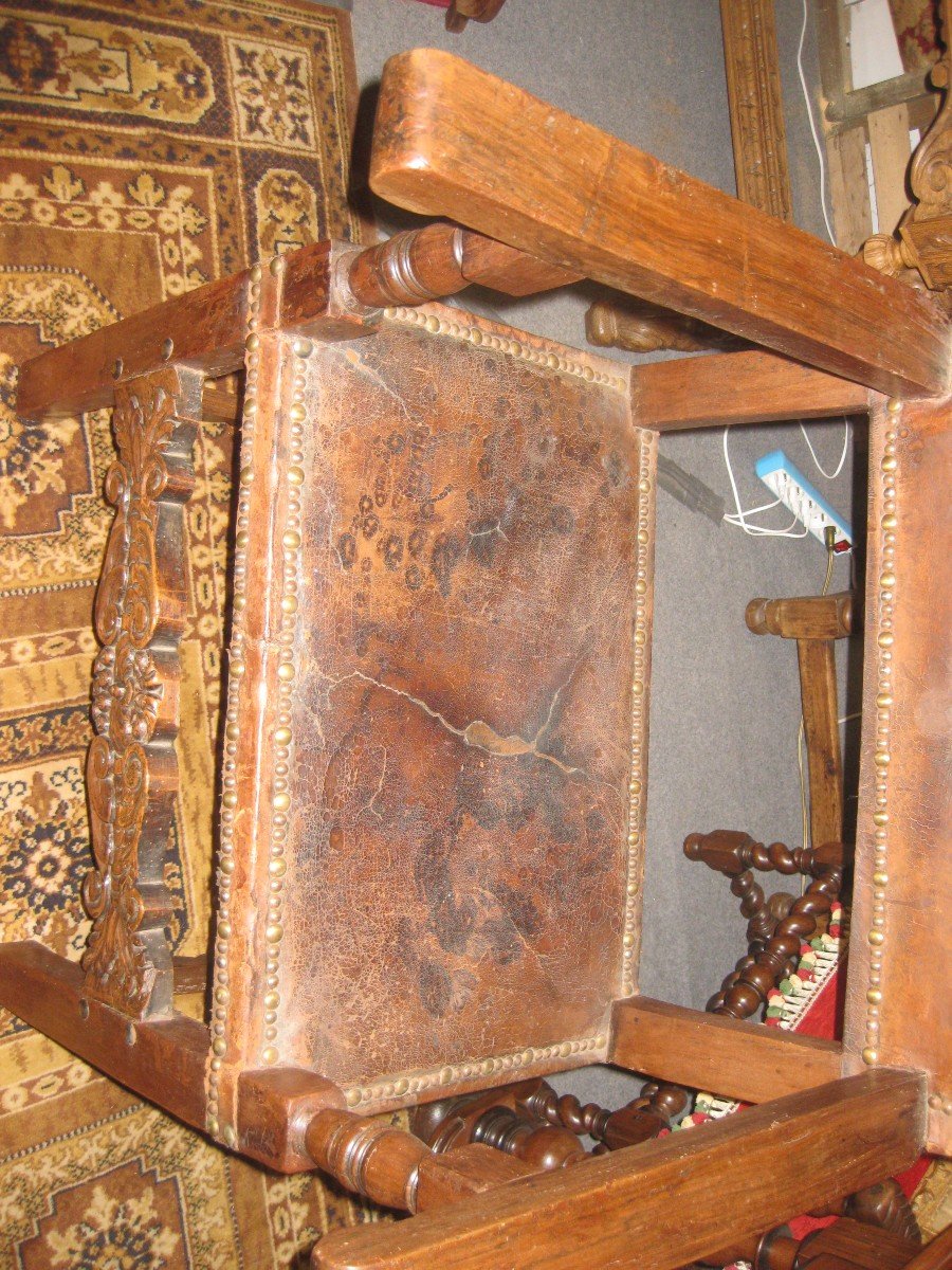 17th Century Spanish Walnut And Leather Armchair.-photo-3